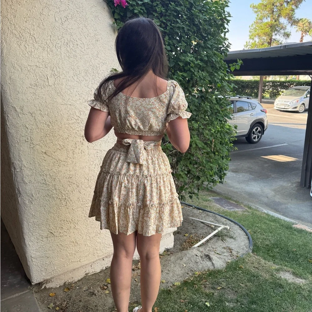 Floral Cream Skirt Set - Picture 2 of 4